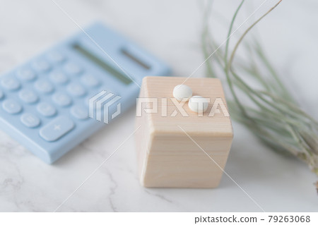 關於積木的補充材料和旁邊的計算器 79263068