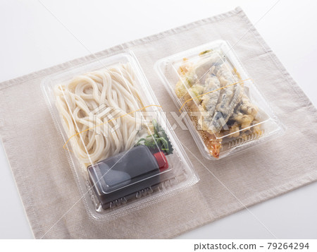 Assorted take-out udon and tempura 79264294