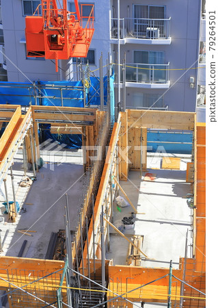Construction site skeleton construction (Kutaikouji) Formwork assembly work Construction site skeleton construction (Kutaikouji) Formwork assembly work 79264501