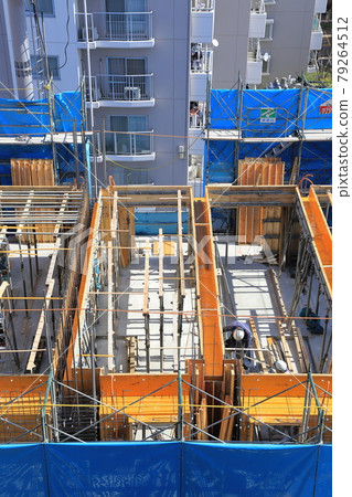 Construction site skeleton construction (Kutaikouji) Formwork assembly work Construction site skeleton construction (Kutaikouji) Formwork assembly work 79264512
