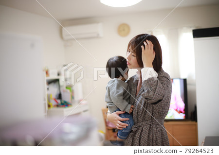 A woman looking for something in the house A woman looking for something in the house 79264523