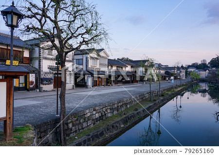 春天的早晨,寧靜的倉敷美館歷史街區(從倉敷川上的高砂橋出發) 春天的早晨,寧靜的倉敷美館歷史街區(從倉敷川上的高砂橋出發) 79265160