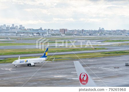 Airport Airplane Haneda Airport Takeoff Afternoon Sea Airlines Engine Brake Terminal Japan Airlines Airport Airplane Haneda Airport Takeoff Afternoon Sea Airlines Engine Brake Terminal Japan Airlines 79265968
