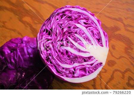 Purple cabbage cut in half 79266220