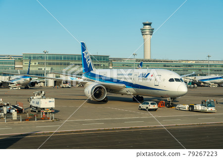 機場飛機羽田機場起飛下午黃昏航空公司發動機制動終端鳥瞰圖 79267223