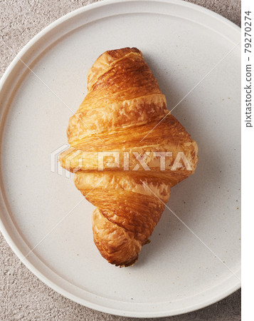 Bread croissant 79270274