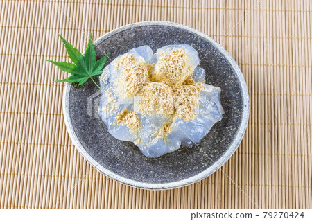 Warabimochi  79270424