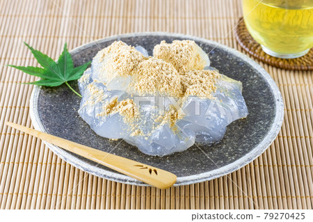 Warabimochi  79270425