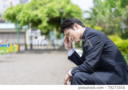 Businessman falling in the park 79271858