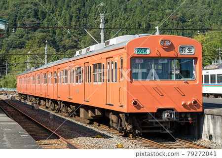 秩父鐵道的橙色 1000 系列列車 79272041