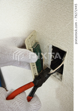 Electrician (outlet construction) 79272445