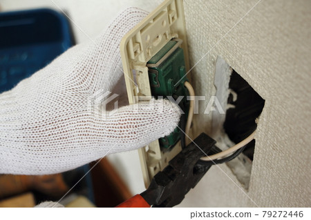 Electrician (outlet construction) 79272446