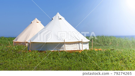 Glamping house in the nature. Blue sky fnd green grass. 79274265
