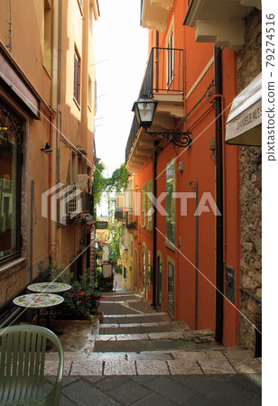 Back alley in Taormina, Sicily 79274516