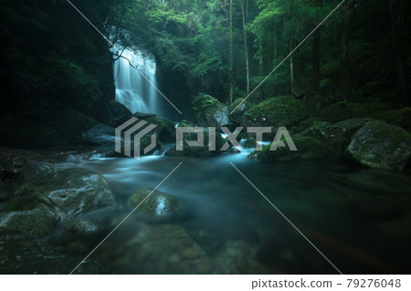 Superb view of Wakayama Prefecture Kuwanoki Falls Fresh green Superb view of Wakayama Prefecture Kuwanoki Falls Fresh green 79276048