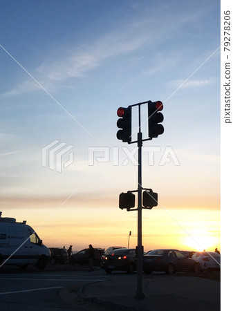 黃昏時的信號 79278206