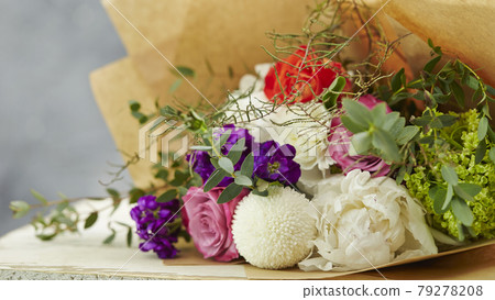 五顏六色的乒乓球媽媽花束和牡丹花束 79278208