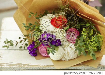 五顏六色的乒乓球媽媽花束和牡丹花束 五顏六色的乒乓球媽媽花束和牡丹花束 79278209