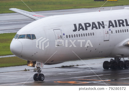Scenery of Haneda Airport ・ Passenger planes for taxing Scenery of Haneda Airport ・ Passenger planes for taxing 79280372
