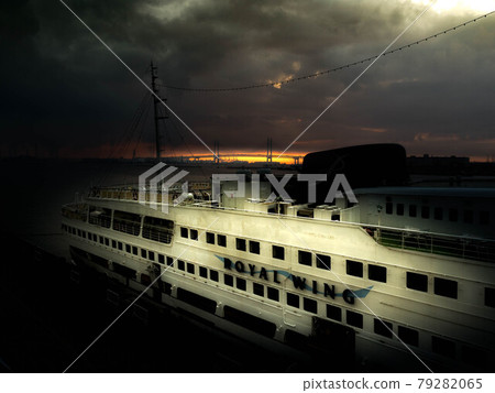 橫濱港夜間遊輪皇家翼 79282065
