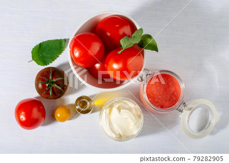 Organic facial mask recipe: tomatoes pulp, oil, yogurt. Natural home-made cosmetic. 79282905