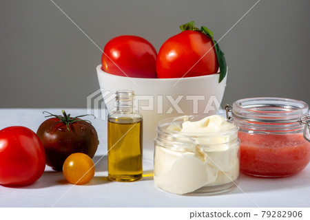 Organic facial mask recipe: tomatoes pulp, oil, yogurt. Natural home-made cosmetic. Organic facial mask recipe: tomatoes pulp, oil, yogurt. Natural home-made cosmetic. 79282906