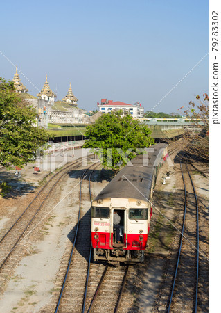 Kiha 40 series used railcar transferred from Japan to Myanmar Railways 79283302