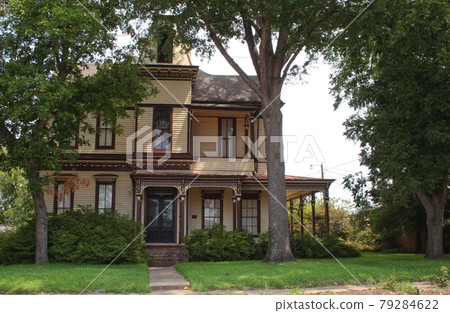 Historic Mansion in Rural Small Town, East Texas 79284622