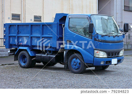 Image of industrial waste collection and transportation vehicle 79284823