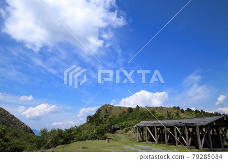 View from Kajigamori campsite in early summer (Otoyo Town, Kochi Prefecture) 79285084