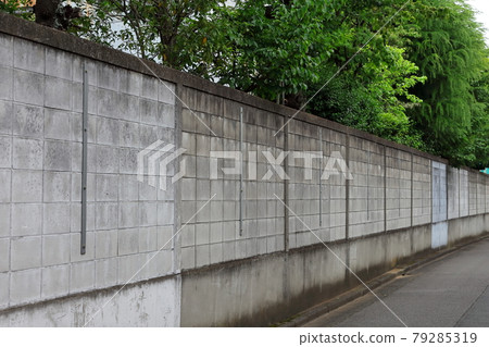 Reinforced block wall image 79285319