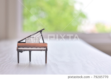 Image of piano and sheet music [Indoor studio shooting] 79285770