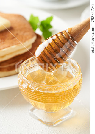 Honey and honey dipper 79285786