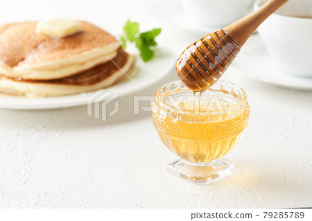 Honey and honey dipper Honey and honey dipper 79285789