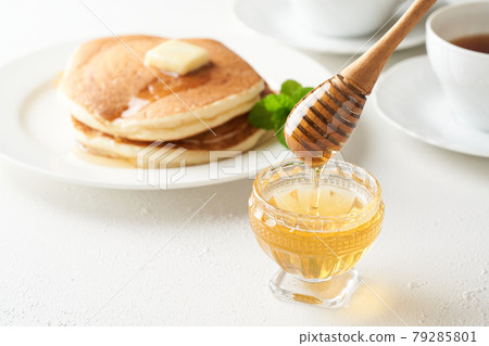Honey and honey dipper 79285801