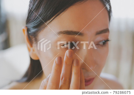 中年隱形眼鏡 79286075