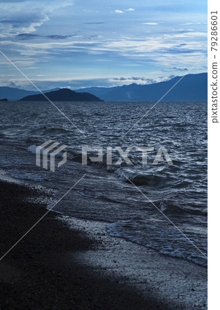Lake Biwa on a cloudy day 79286601