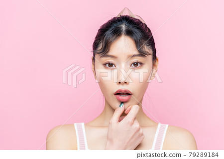 年輕女性的多彩之美 年輕女性的多彩之美 79289184