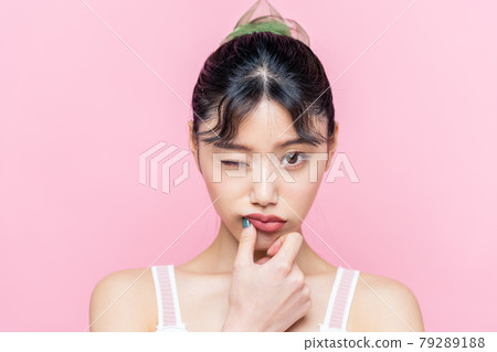 Colorful beauty of young women 79289188