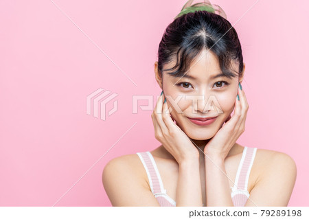 年輕女性的多彩之美 年輕女性的多彩之美 79289198