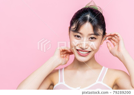 年輕女性的多彩之美 79289200