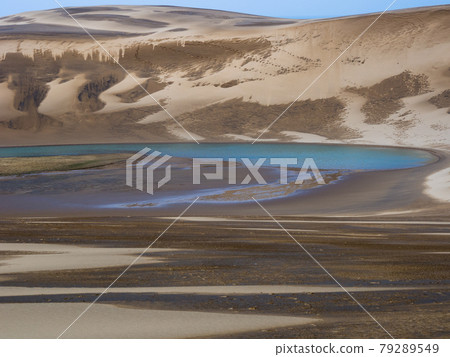 Stormy weather in sand dunes - Tottori Sand Dunes, Japan Stormy weather in sand dunes - Tottori Sand Dunes, Japan 79289549
