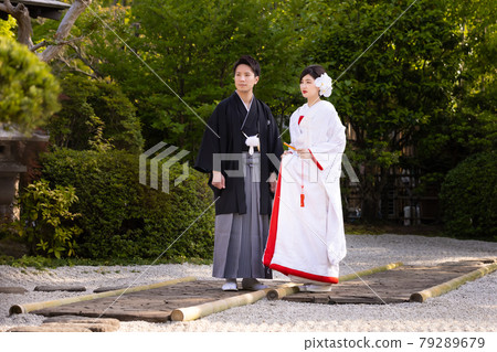 Kimono wedding garden 79289679