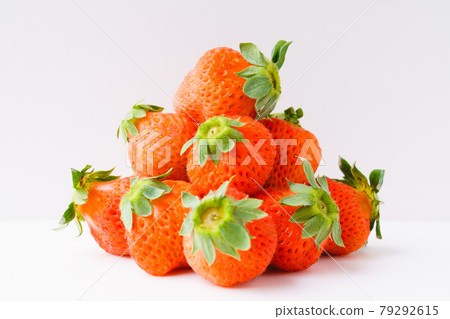Pile of strawberries Pile of strawberries 79292615