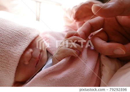newborn 79292896