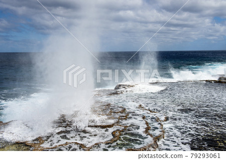 blow hole blow hole 79293061