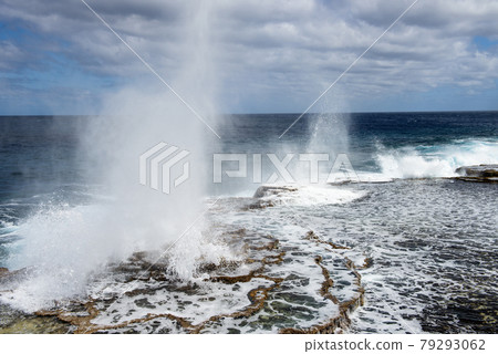 blow hole blow hole 79293062