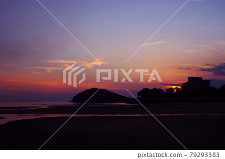 Sunset Sunset 79293383