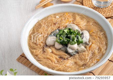 蚵仔麵線 牡蠣 蚵 蚵仔 麵線 Oyster vermicelli 79293957