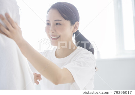 Mother drying children's hair Mother drying children's hair 79296017